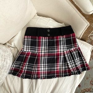Girl’s plaid pleated skirt